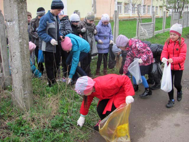 Зробимо своє подвір'я чистим